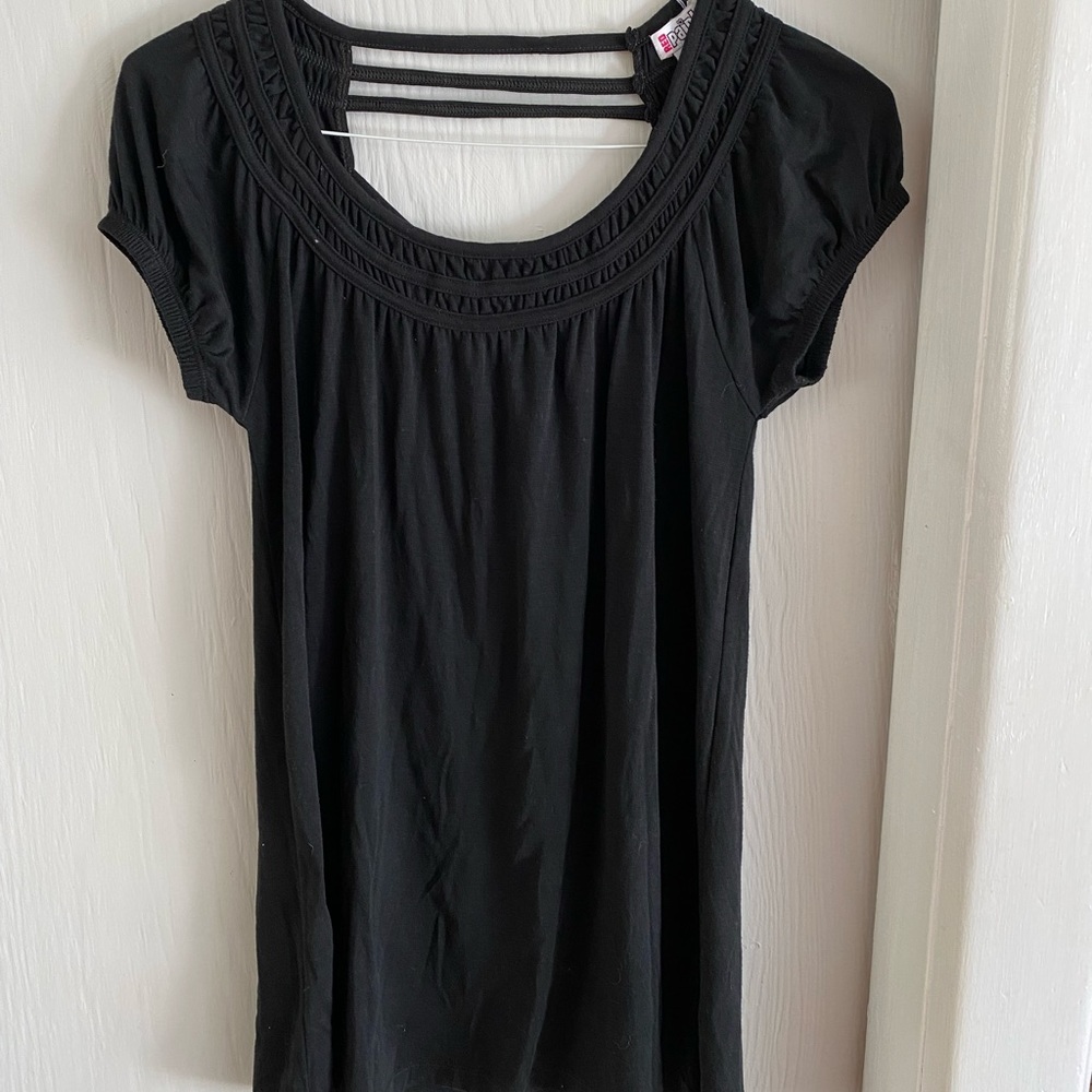 Women’s black short sleeve shirt